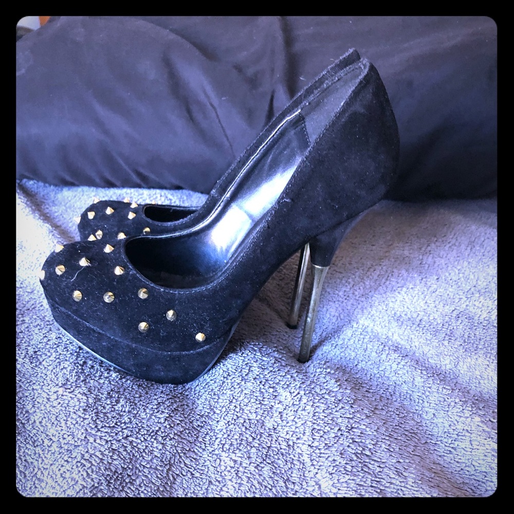 Shoedazzle size 7 heels. Lightly worn
